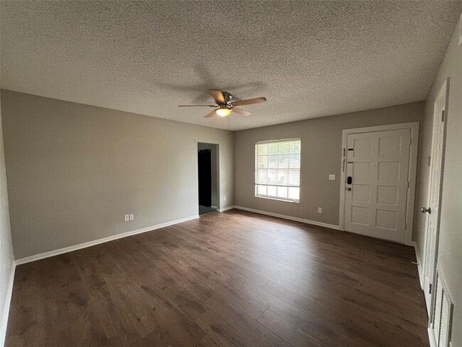 Building Photo - 146 N Alderwood St