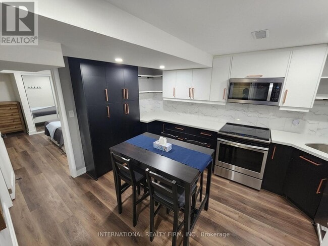 Photo du bâtiment - 435 Hansen Rd N