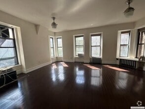Building Photo - 560 W End Ave