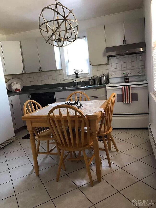 20 Fox Rd, Edison, NJ 08817 House Rental in Edison, NJ