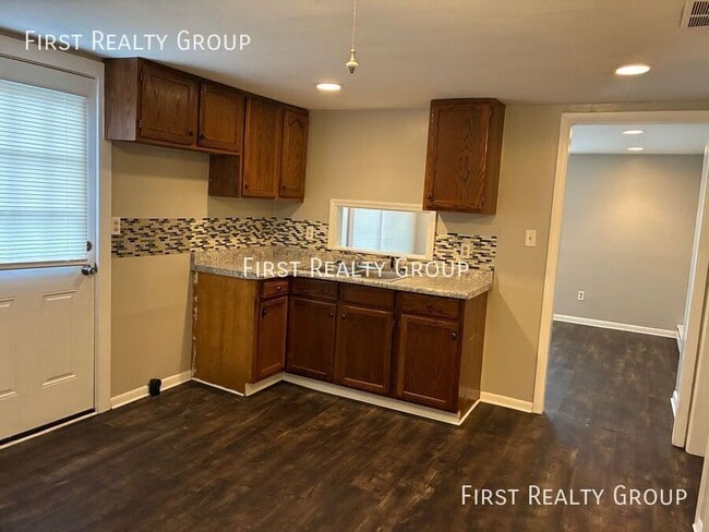 Photo - 140 E Market St Apartment