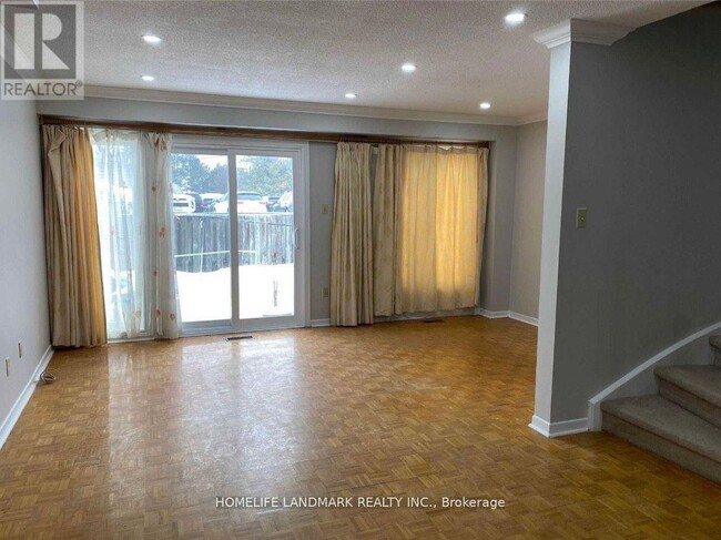 Building Photo - 116 L'Amoreaux Dr