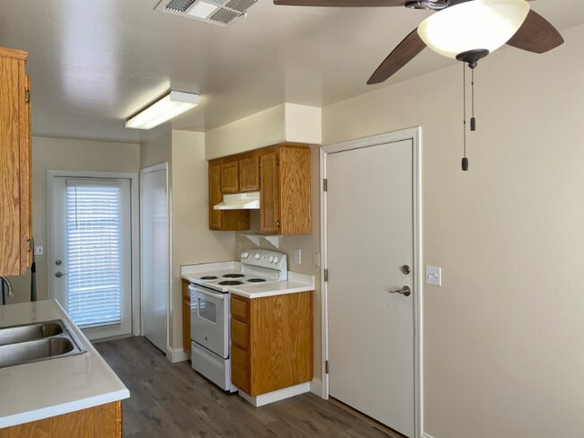 Foto del edificio - 725 Greenwood Meadow Ln