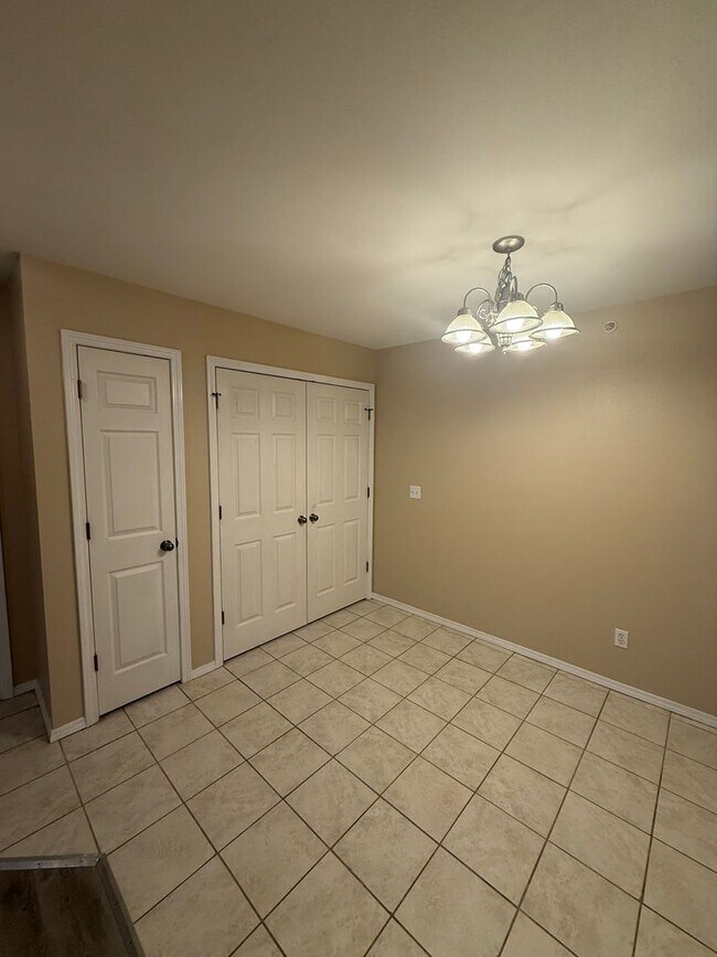 Foto del edificio - 1040 S Clifton Ave