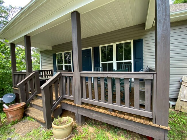 Building Photo - 2 Bedroom 1 Bathroom house