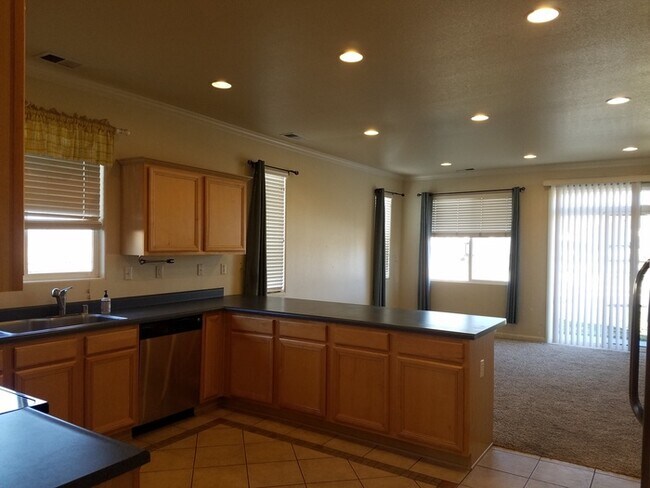 Foto del edificio - Spacious Single-Story Gem with 4 bedroom, 2 bathroom Near Damonte Ranch!