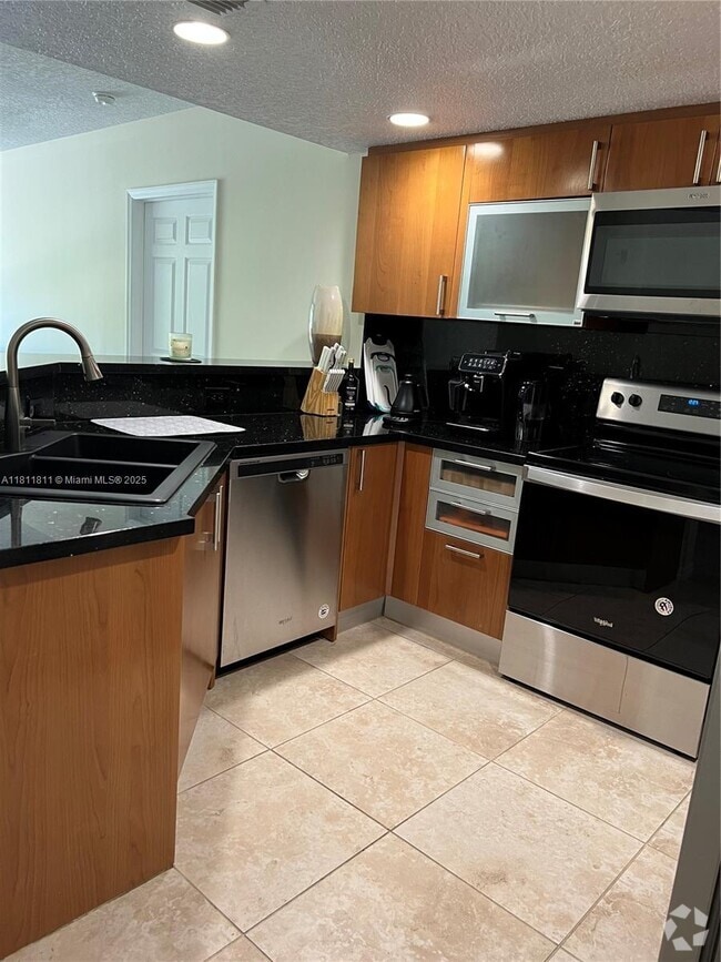 Building Photo - 201 Golden Isles Dr
