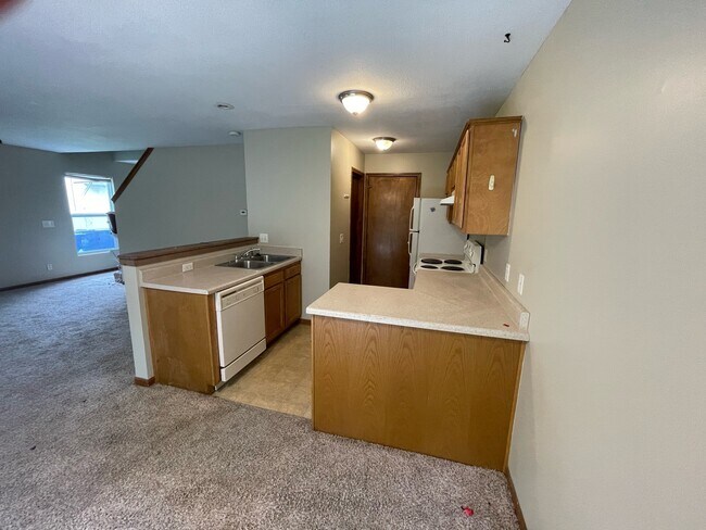 Building Photo - 2524 Deerfield Blvd