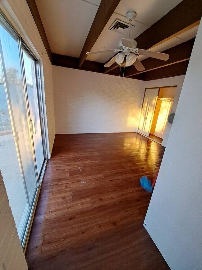 Building Photo - Gorgeous updated home with private pool!