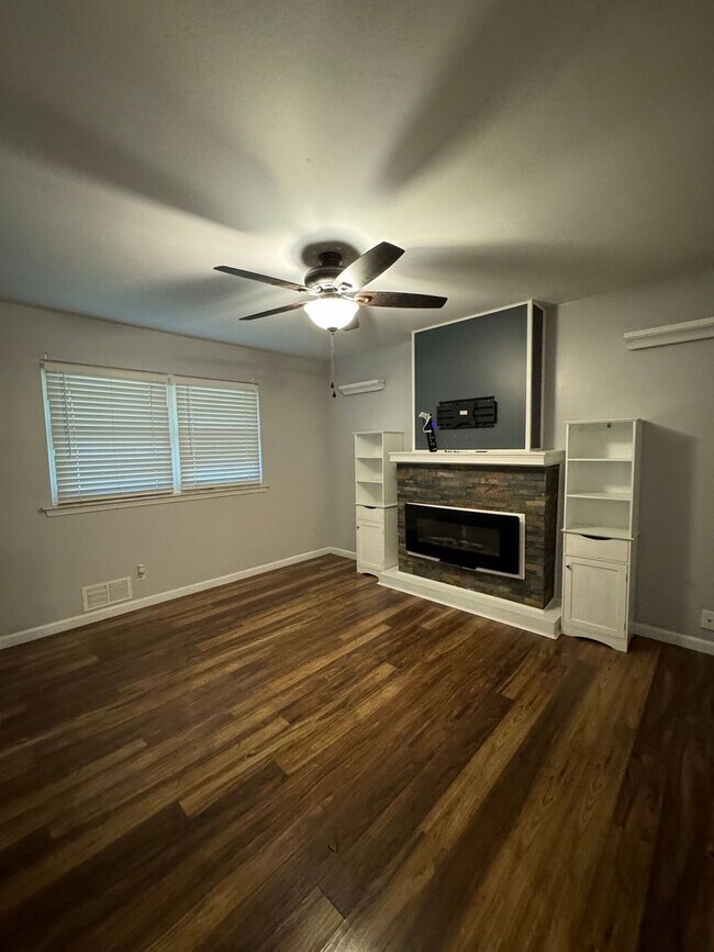 Foto del edificio - Large 4 bed in Liberty