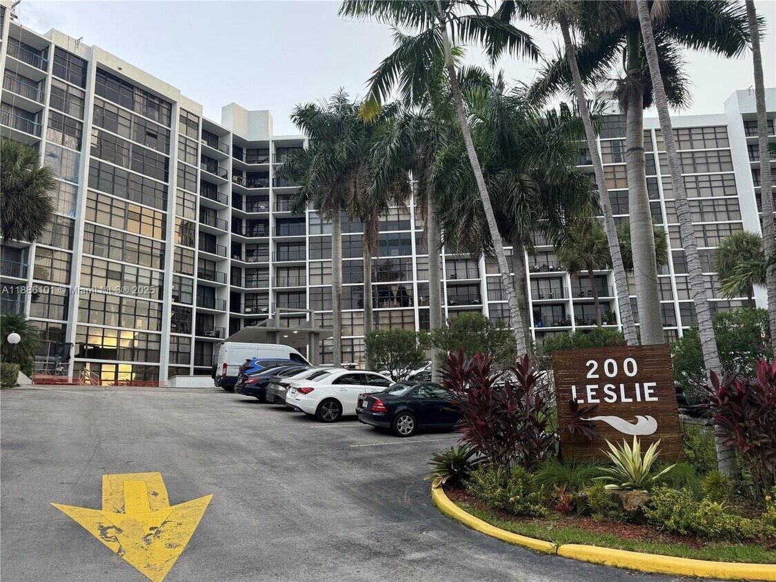 Foto principal - 200 Leslie Dr