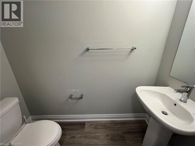 Building Photo - 176 Huron St