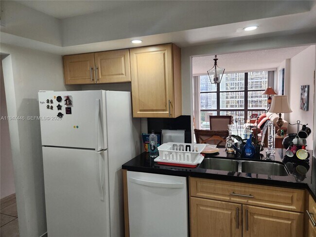 Foto del edificio - 1925 Brickell Ave