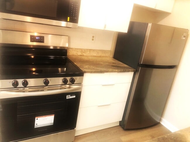 Building Photo - 18300 Streamside Dr