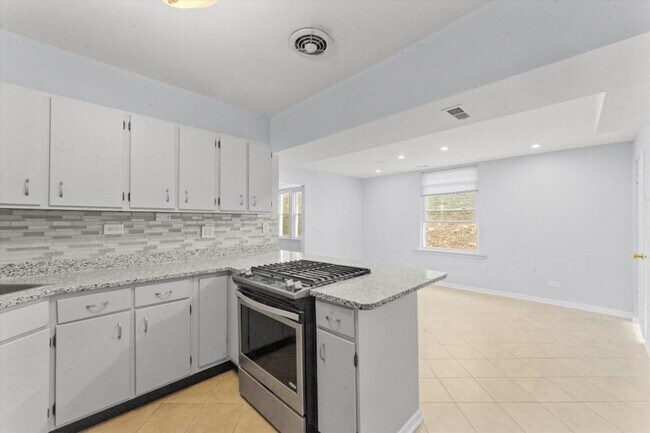 Foto del edificio - 2 bedroom in Chicago IL 60630