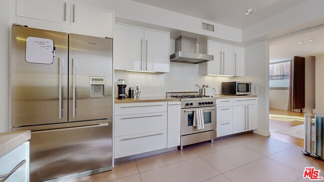 Foto del edificio - 10366 Wilshire Blvd