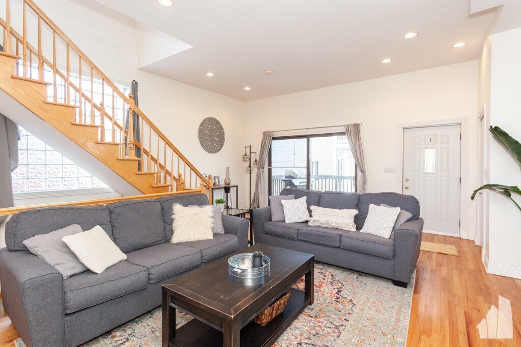Foto principal - 1433 W Oakdale Ave
