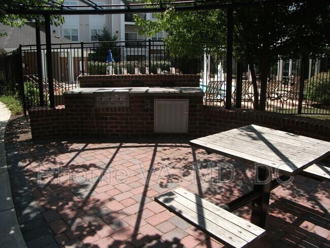 Foto del edificio - 12917 Centre Park Cir