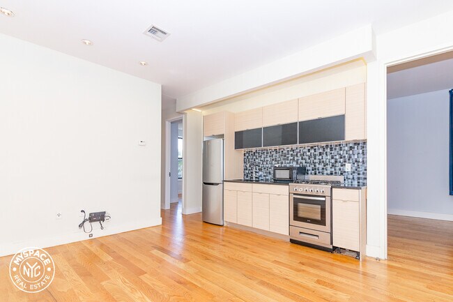 Foto del edificio - 462 Pulaski St
