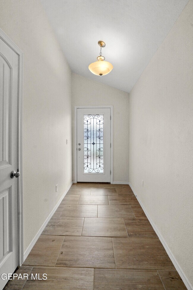 Building Photo - 13653 Glen Vista Ln