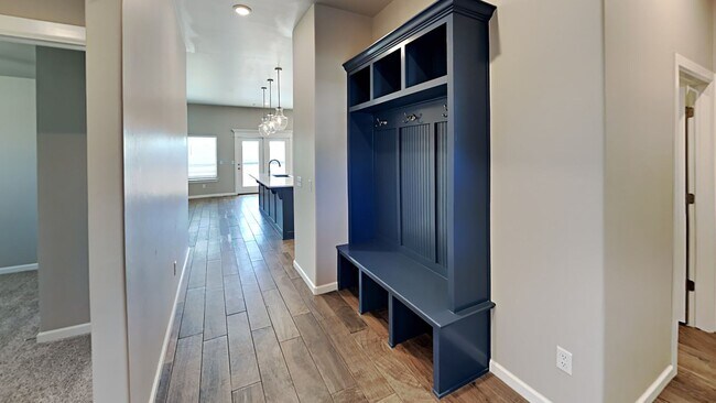 Building Photo - Beautiful 4 Bedroom 2 Bathroom Home in Pie...