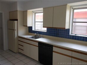Building Photo - 1836 Coral Ridge Dr