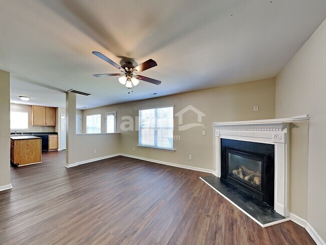 Foto del edificio - 1430 Pleasant Garden Ln