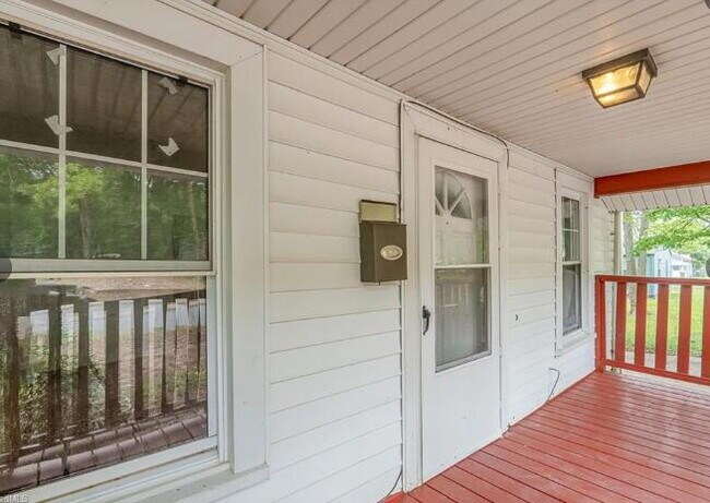 Foto del edificio - "Charming 2-Bedroom Gem on Junia Avenue – Cozy Living in Winston-Salem!" Available on 07/20/2026