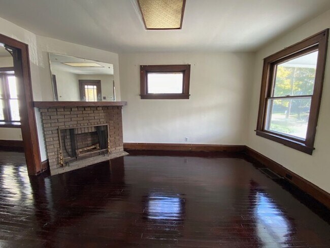 Foto del edificio - Big & Charming on a Corner Lot—6BR, Decora...