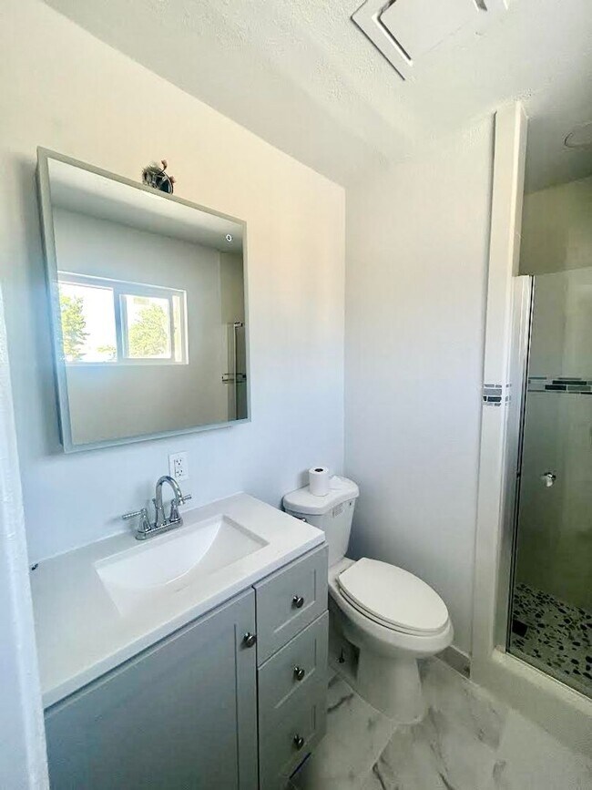 Foto del edificio - Explore this attractive property in Delano, ready for immediate occupancy - Renovated!!!