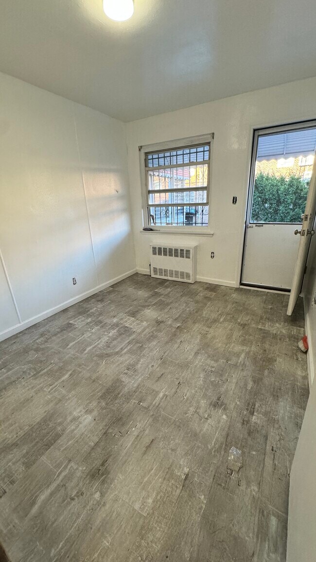 Foto del edificio - 3041 73rd St