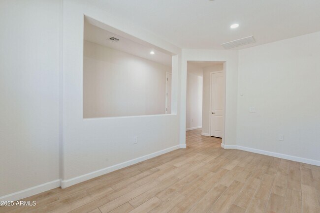 Foto del edificio - 2055 E Northwood Dr