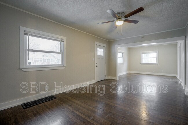 Foto del edificio - 1211 S Maywood Ave