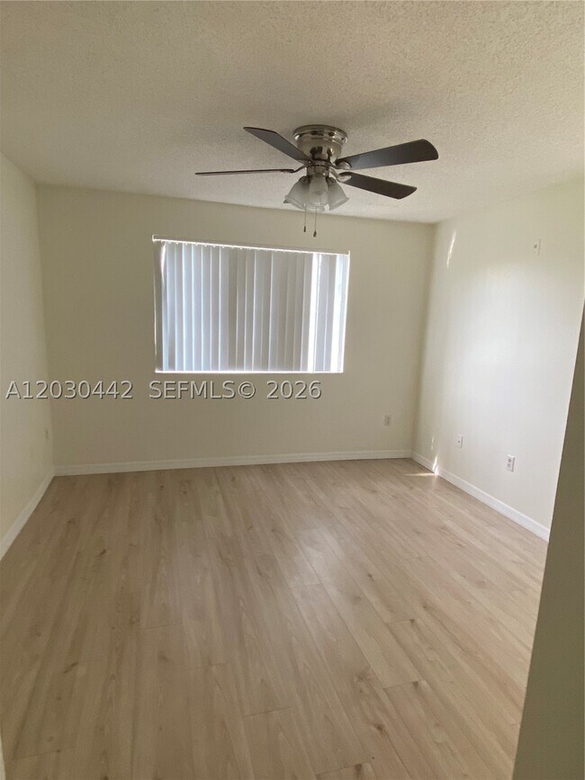 Building Photo - 310 Crestwood Ct N