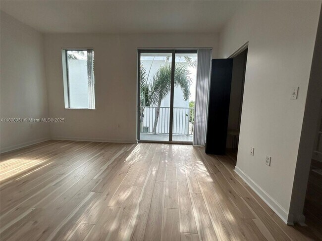 Foto del edificio - 2142 Van Buren St