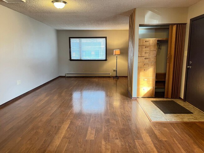 Foto del edificio - Downtown Four Bedroom Home