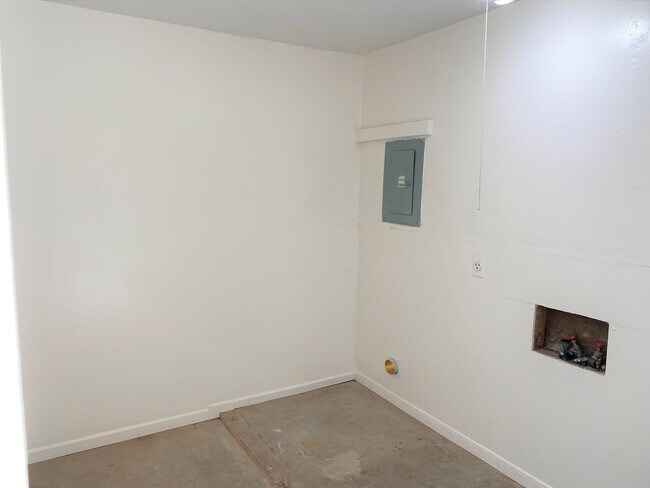 Foto del edificio - 3404 Upland Ave