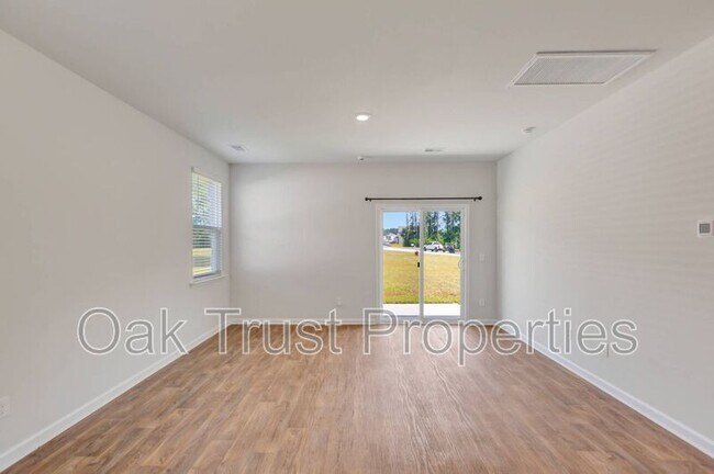 Building Photo - 600 Ladywood Dr