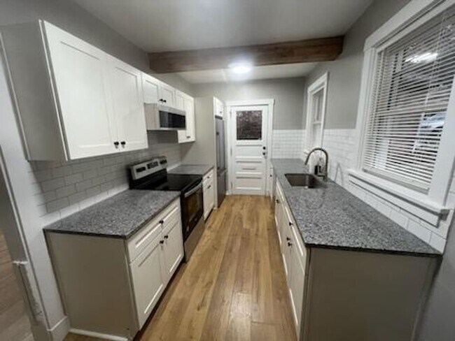 Foto del edificio - 1661 Belasco Ave