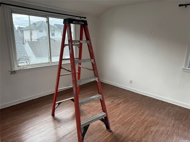 Building Photo - 465 Lindell Blvd