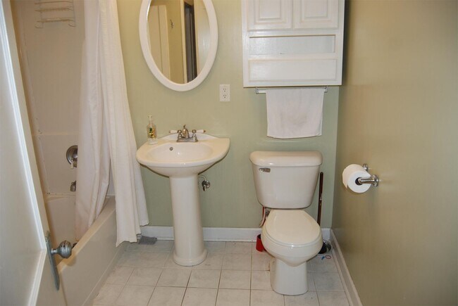 Foto del edificio - 3 Bed/2 Bath Available August 2024/2025