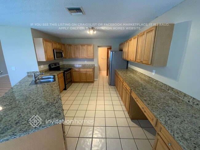 Foto del edificio - 22400 Martella Ave