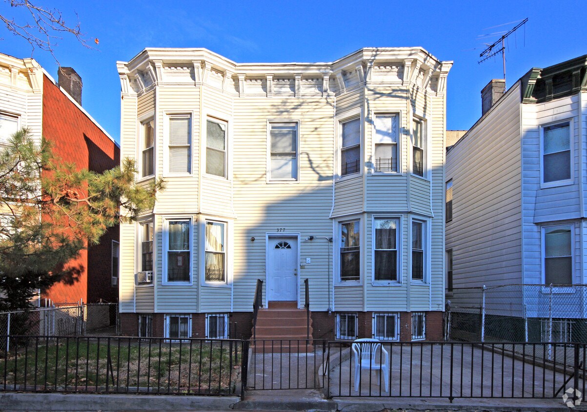 Primary Photo - 377 Rutland Rd
