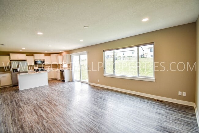 Building Photo - Rent Reduced!!! Beautiful 4 Bdrm, 2.5 Bath...