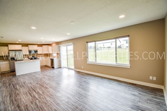 Foto del edificio - Rent Reduced!!! Beautiful 4 Bdrm, 2.5 Bath...