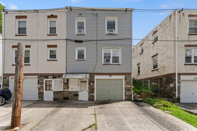 Building Photo - 646 N Monroe St