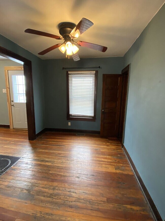 Building Photo - 506 S 15th Street