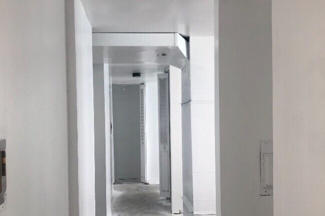 Condo Entrance - 6171 N Sheridan Rd