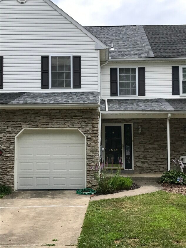 1548 Pinewind Dr, Alburtis, PA 18011 Townhome Rentals in Alburtis PA