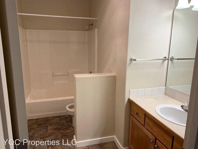 Building Photo - 8136 SE Aspen Summit Dr